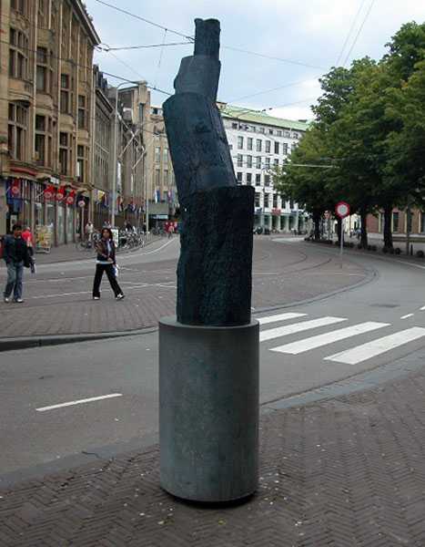 Sjoerd Buisman, 2003, 'Phyllotaxis Den Haag', brons foto: Stroom Den Haag