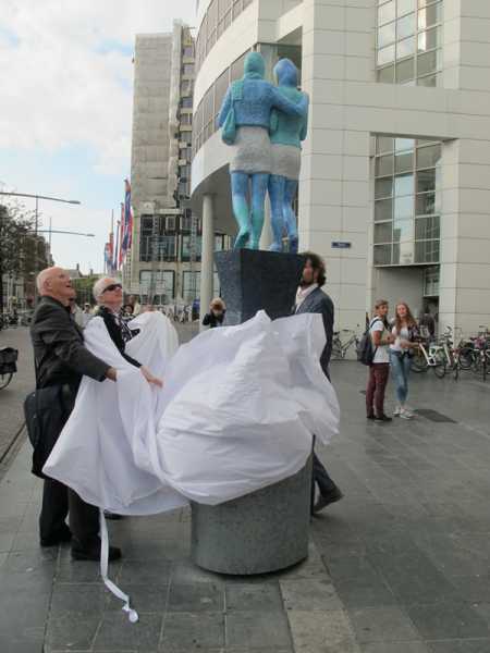 Tony van de Vorst, onthulling 'Vriendinnen', 2014 foto: Stroom Den Haag