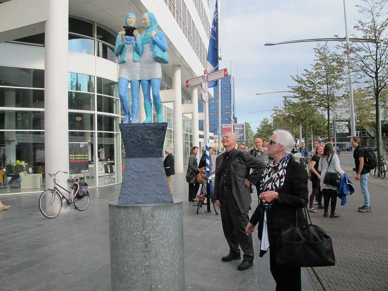 Tony van de Vorst, onthulling 'Vriendinnen', 2014 foto: Stroom Den Haag