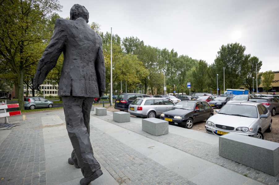 Arie Schippers, Mandela Monument 'Long Walk to Freedom' foto: © Eric de Vries, courtesy Stroom Den Haag