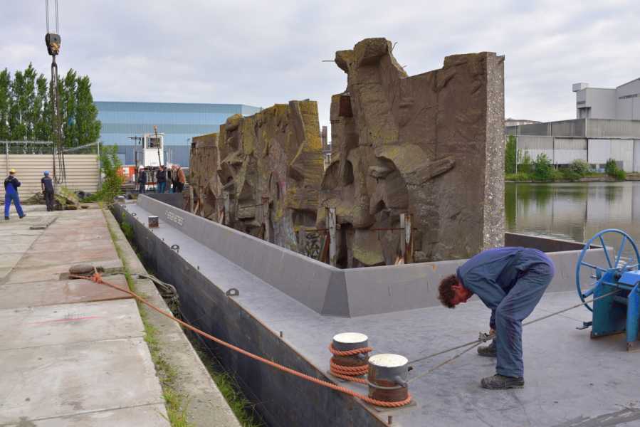 Transport werk Pierre van Soest, mei 2019 foto: Peter de Ruig, courtesy Stroom Den Haag