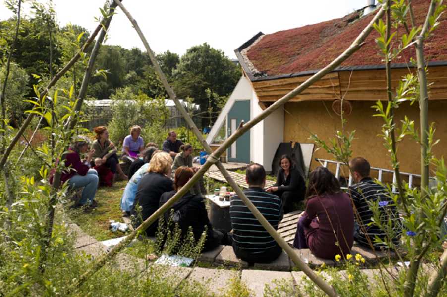 Eetbaar Park paviljoen van Nils Norman (mei 2011) foto: Eric de Vries (courtesy Stroom Den Haag)