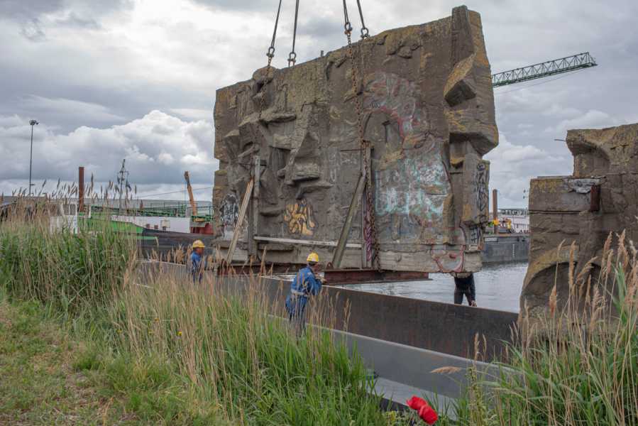 Transport werk Pierre van Soest, mei 2019 foto: Peter de Ruig, courtesy Stroom Den Haag