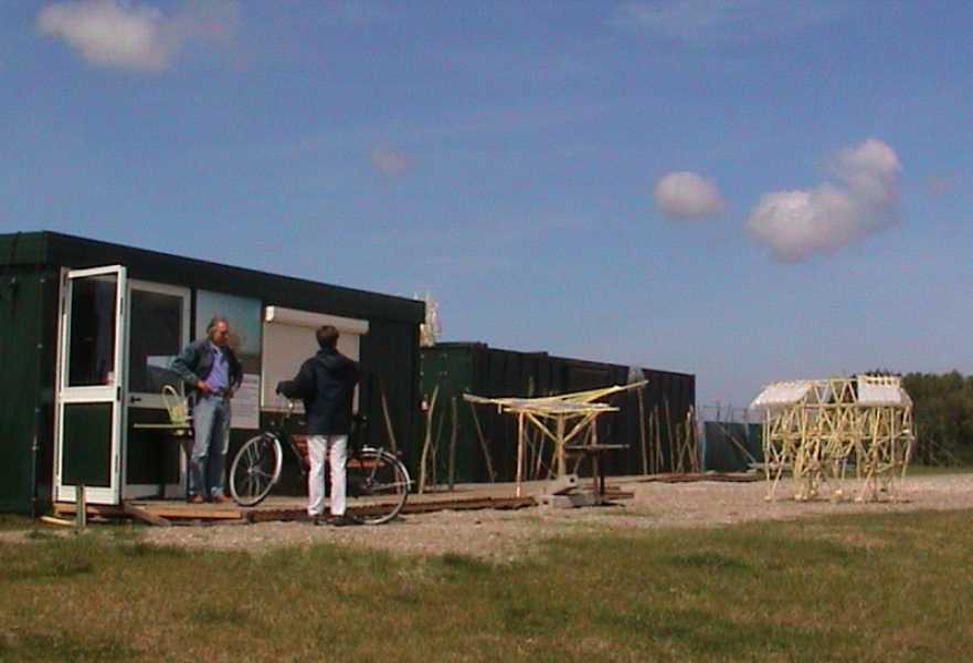 Theo Jansen en zijn strandbeesten foto: Loek van der Klis