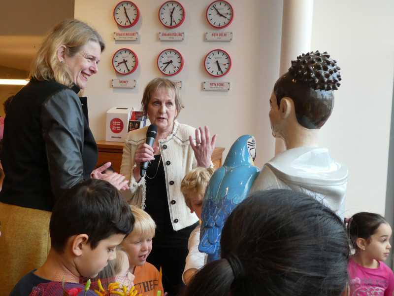 Onthulling door burgemeester Pauline Krikke foto: Vincent de Boer, courtesy Stroom Den Haag