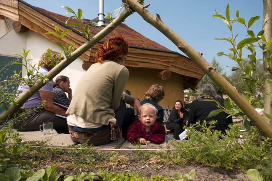 Eetbaar Park paviljoen van Nils Norman (mei 2011) foto: Eric de Vries (courtesy Stroom Den Haag)