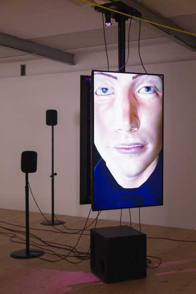 Andrius Arutiunian, 'The Irresistible Powers of Silent Talking' installation at Stroom, 2023 foto: Naomi Moonlion, courtesy Stroom Den Haag