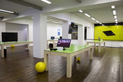 eft gallery: rite of access, installation view Stroom Den Haag, 2019 foto: Naomi Moonlion, courtesy Stroom Den Haag