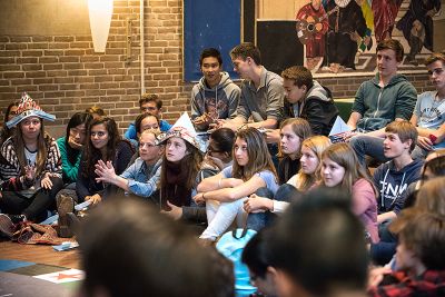 'Holland redt Syrië' op Sorghvliet gymnasium foto: Mylène Siegers, courtesy Stroom Den Haag