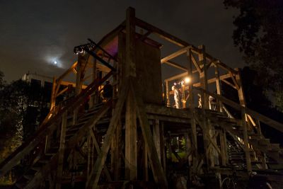 'Hangen & wurgen' op Scaffold tijdens Museumnacht Den Haag foto: © Eric de Vries, courtesy Stroom Den Haag