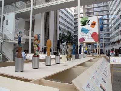 'Beelden van de Binnenstad' in Atrium Den Haag foto: Vincent de Boer, courtesy Stroom Den Haag