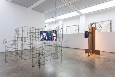 Installation view of 'Neil Beloufa: Counting on People' at Institute of Contemporary Arts London (ICA), 2014 foto: Mark Blower