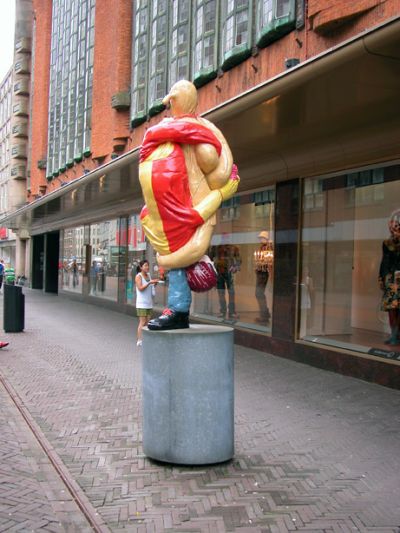 Gijs Assmann, 2005, 'The he and the she and the is of it', gegoten en beschilderd aluminium foto: Stroom Den Haag