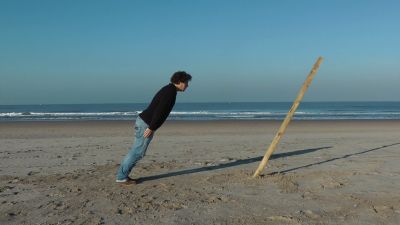 Reenactment door Roeland Otten van Sigurdur Gudmundsson, 'Study for Horizon', foto: courtesy the artist