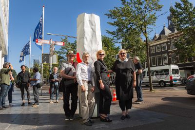 Yvonne Dröge Wendel, onthulling ‘To Be To Gather’, 2022 foto: Naomi Moonlion, courtesy Stroom Den haag